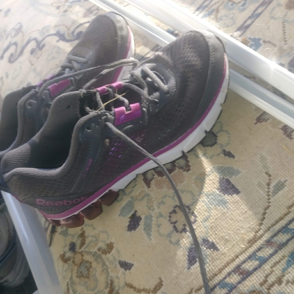 Womens tennis shoes